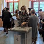 Феодосийцы приходят на выборы семьями – с детьми, бабушками и дедушками