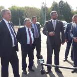 В ходе рабочего визита в Унечу секретарь Брянского регионального отделения партии «Единая Россия», губернатор Александр Богомаз побывал на стадионе «Локомотив»