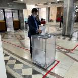 Врач Кизлярского межрайонного противотуберкулезного диспансера Махач Магомедов проголосовал на выборах
