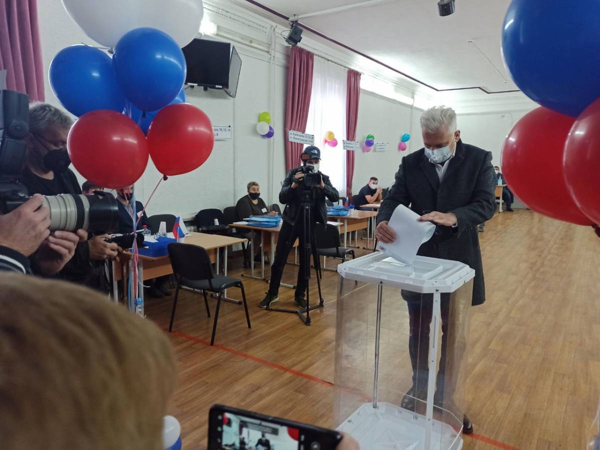 Первый день голосования подходит к концу. Избирательные участки в Магнитогорске.