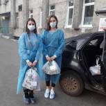 Студенты  оказывают адресную помощь мурманским медикам