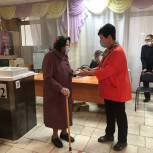 В Туймазах пожилым избирателям вручают подарки
