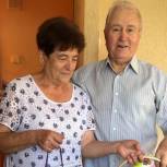 Верхнехавские единороссы поздравили с 80-летием бывшего директора местной школы