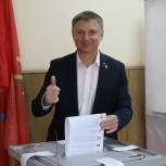 Владимир Жук проголосовал на участке в Дзержинском