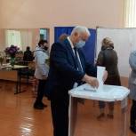 Секретарь Большесолдатского местного отделения партии принял участие в голосовании