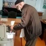 88-летний житель Хасавюртовского района пришел на избирательный участок и сделал свой выбор