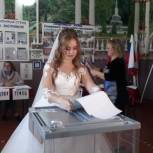 В Павловском районе выборы посетили молодожены