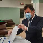 Секретарь Курчатовского районного местного отделения проголосовал на участке