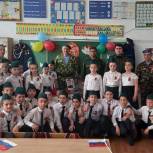 «Единая Россия» открывает Парты Героя в честь участников СВО в школах по всей стране