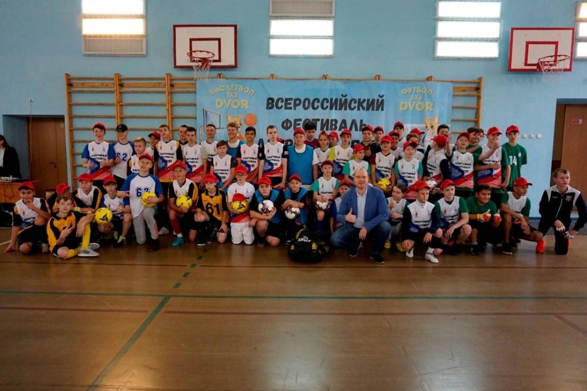 Единороссы Липецка провели фестиваль дворового футбола