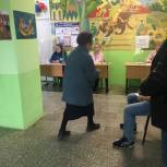 В Данкове местные жители спешат на избирательный участок