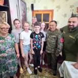 Депутат Хамзаев встретился с многодетными семьями из ЛНР