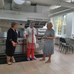 Депутат Мособлдумы Лидия Антонова проверила качество питания в люберецкой школе