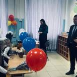 Дмитрий Жуков поздравил школьников в Серове и проверил строительство социальных объектов
