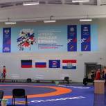 «Единая Россия» помогла восстановить спортивную школу в Снежном (ДНР)