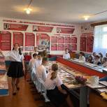 При поддержке «Единой России» в школе в Курганской области обновили музейную экспозицию