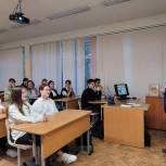 Молодогвардейцы Екатеринбурга провели урок «Разговоры о важном» для школьников