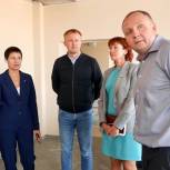Парламентарии проверили ход строительства общеобразовательной школы в бухте Казачья