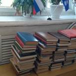 Слободские партийцы собирают книги для Донбасса