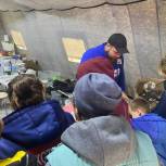 Добровольцы сводного отряда «Единой России» организуют досуг для детей беженцев из Харьковской области