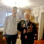 Рязанские молодогвардейцы поздравили ветерана Великой Отечественной войны с днем рождения