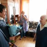 Гордимся и равняемся на вас: единороссы поздравили со 100-летним юбилеем жительницу Петербурга Анну Ивановну Гриневич