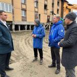 Единороссы Яр-Сале проверили ход строительства нового жилого дома