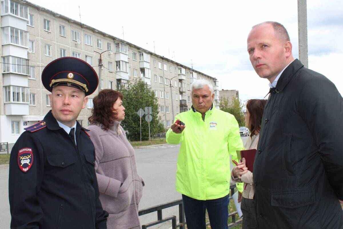 Активисты партроекта «Безопасные дороги» держат на контроле ремонт дорог в  Ревде