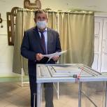 Анатолий Хохряков проголосовал в Шарканском районе в деревне Старые Быги