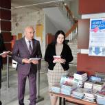 Депутаты Пензенской городской Думы поддержали акцию «Книги - Донбассу»