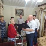 Единороссы Тарумовского района поздравили старейшего партийца с днем рождения