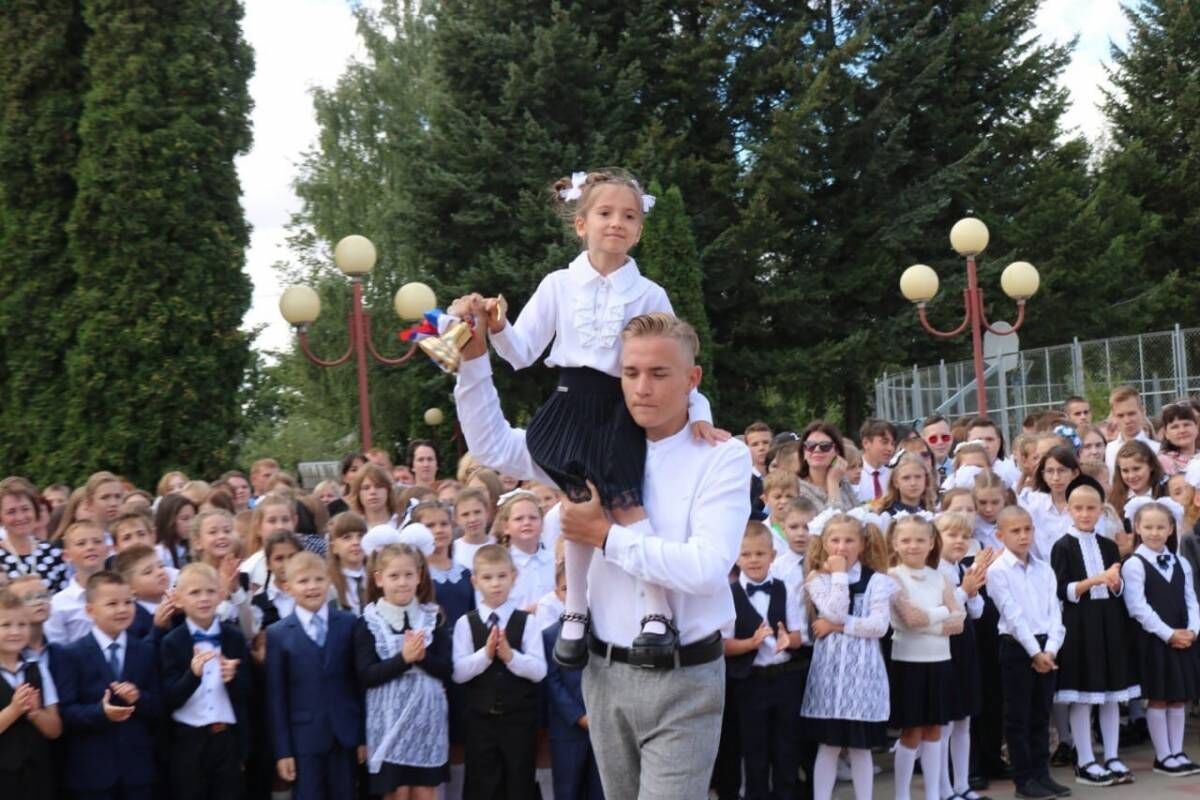 в классе 30 учеников они сели за парты