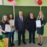 Школьницы из посёлка Каратайка Ненецкого АО получили Дипломы участников и победителей регионального конкурса творческих работ «Округ, где медведи – добрые соседи»
