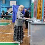 Екатерина Харченко проголосовала на избирательном участке
