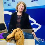 Новомосковские активисты передали теплые вещи для жителей Донбасса