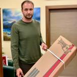 В Москве «Единая Россия» подарила прогулочную коляску для ребёнка с ОВЗ из Донбасса