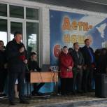 В городе Фатеже состоялось торжественное мероприятие, посвященное увековечению памяти офицера ВДВ Глебова Александра