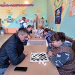 Юргинские активисты «Единой России» провели шашечный турнир