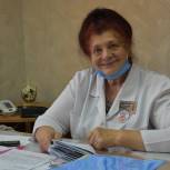 Активное долголетие в действии. В Новоуральске врач с 45-летним стажем является партийным активистом