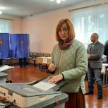 Елена Беседина проголосовала вместе с семьей