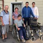 «Единая Россия» передала специализированную инвалидную коляску магнитогорцу