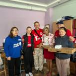 Волонтёры «Молодой Гвардии» и «Волонтёрской Роты» передали ноутбуки и мобильные телефоны жителям и сотрудникам соцучреждений Мариуполя