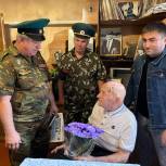 «Единая Россия» поздравила в Матвеево-Курганском районе со 100-летним юбилеем ветерана ВОВ, штурмовавшего Берлин