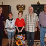 Студентка Мариупольского медуниверситета ДНР получила в подарок к учебному году ноутбук
