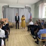Александр Захаров провел открытый урок для школьников Уссурийска