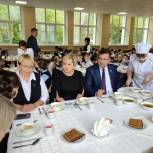 Руководитель Общественной приёмной в Чувашии Николай Владимиров проверил качество питания школьников