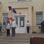 Жителей Александро-Невского района на избирательных участках встречают с песнями