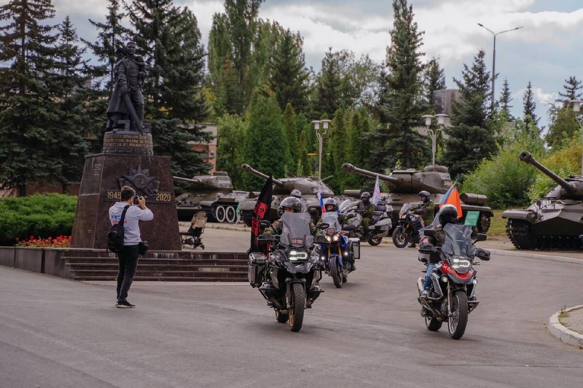 Ночные волки байкеры мотоколонна