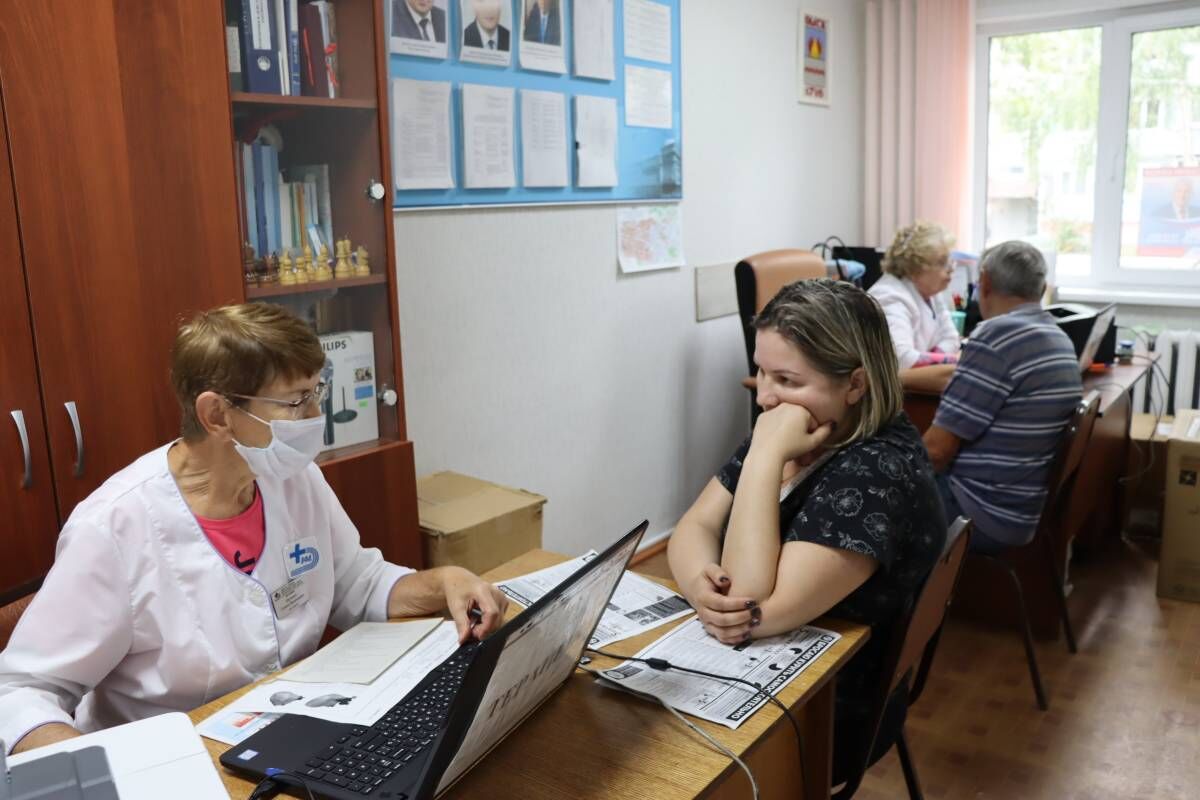 Здоровье омск. Профосмотры. Поликлиника. Терапевт в поликлинике. Врачи «мобильной поликлиники».