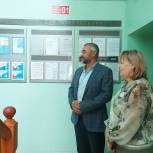Парламентарий Валерий Шевченко  оценил завершенный ремонт в помещении социальной службы в Семикаракорском районе